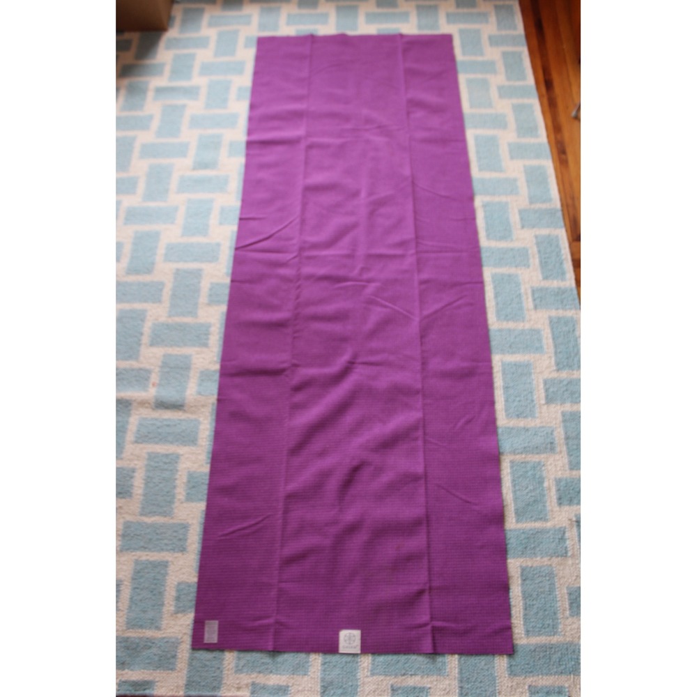 Gaiam 24x67 Purple Microfiber Yoga Towel Mat Non-Slip Grip Hot Yoga Accessory